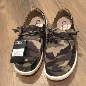 Women’s Camo Hey Dude Sz 8